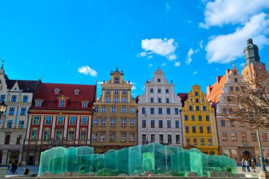 Wroclaw, Polonya, 12 Ağustos 2021: Wroclaw 'da çok renkli güzel eski evler