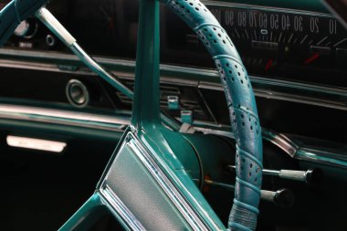 Wroclaw, Polonya, 12 Ağustos 2021: Eski bir Buick 'in direksiyon simidi manzarası