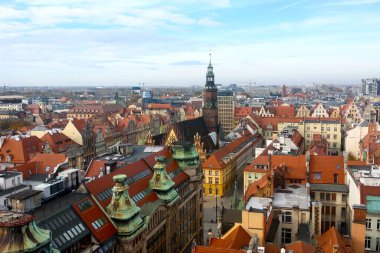 Wroclaw, Polonya, 14 Eylül 2021: Güzel Wroclaw şehrinin hava manzarası