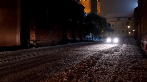 Kar Yağarken Şehrin Sokaklarına Kar Yağıyor — Stok video
