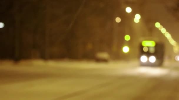 Blurred Background Out Focus Tram Travels Night Street Snowy Evening — Video Stock