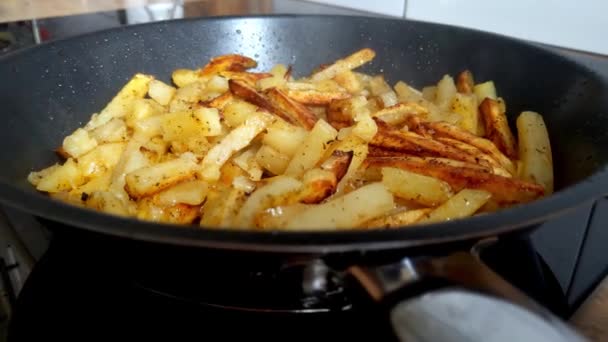 Close Fried Potatoes Frying Pan — Stock videók