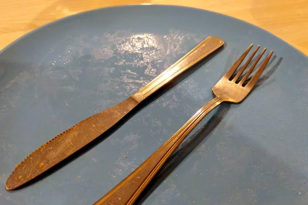 Une Fourchette Sale Couteau Sur Une Assiette Après Avoir Mangé — Photo