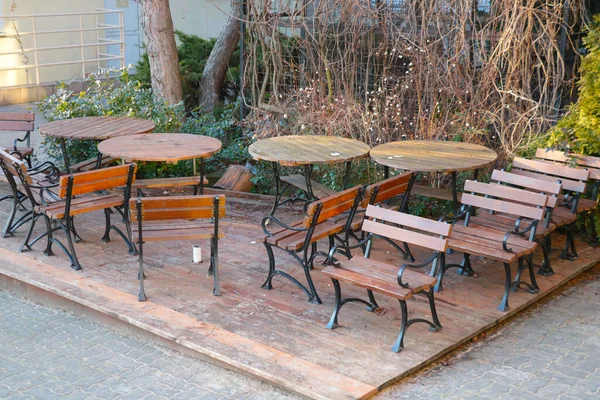 Leere Tische Und Stühle Vor Dem Café Keine Besucher Die — Stockfoto