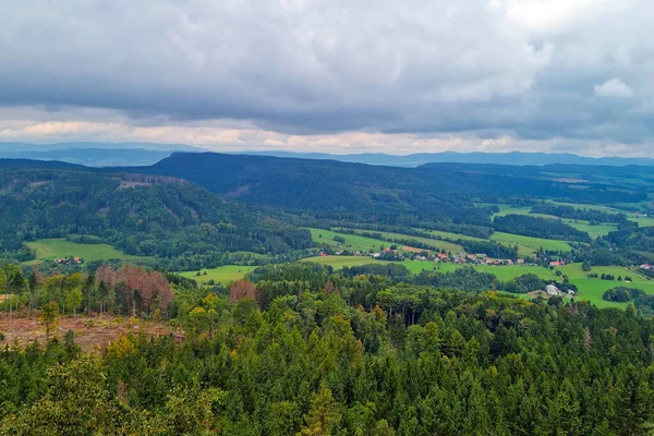 Ein Malerischer Blick Aus Der Höhe Der Grünen Berge Einem — Stockfoto