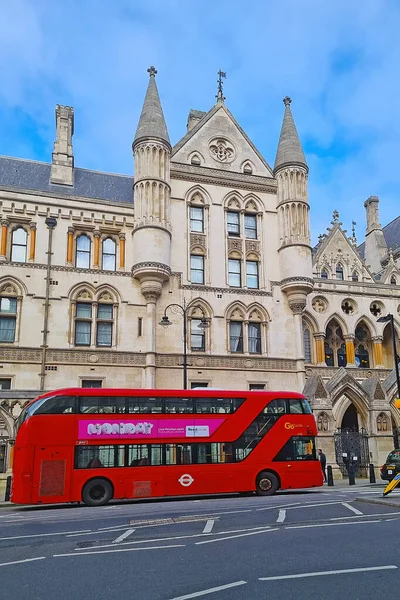 Londyn Wielka Brytania Lutego 2022 Słynny Czerwony Autobus Dwupokładowy Tle — Zdjęcie stockowe