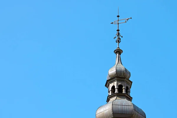 Die Kuppel Des Schlosses Gegen Den Blauen Himmel Architektur — Stockfoto