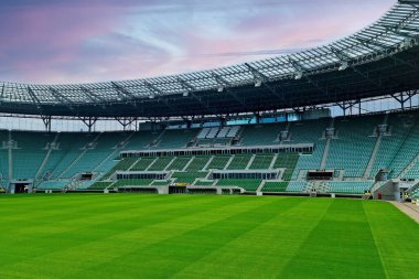 Wroclaw, Polonya, 15 Ağustos 2021 Günbatımında güzel modern stadyum