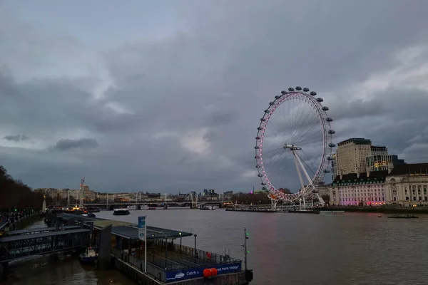 London United Kingdom February 2022 Big Ferris Wheel Banks River — стоковое фото