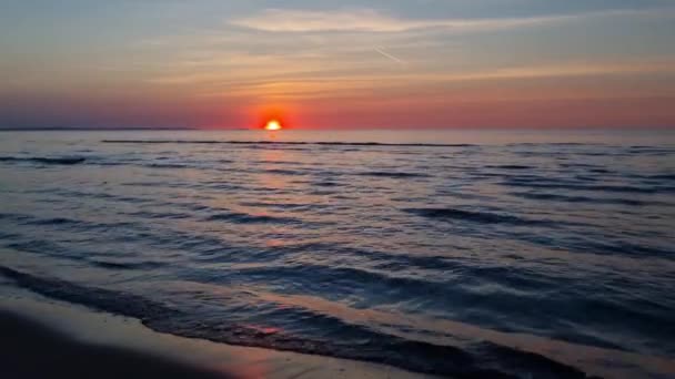 Sunset Sea Waves Washes Sandy Beach Sun Sets Water Dramatic — Wideo stockowe