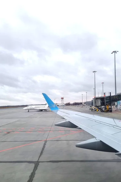 Warszawa Poland Лютого 2021 Вид Вікна Літака Аеропорту — стокове фото