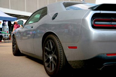 Wroclaw, Polonya, 25 Ağustos 2021: Güçlü spor bir arabaya yakın çekim