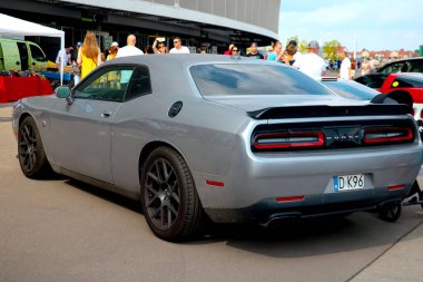 Wroclaw, Polonya, 25 Ağustos 2021: Güçlü bir Dodge 'a yakın plan