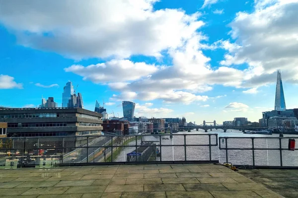 ロンドン イギリス 2022年2月7日 現代のロンドンとテムズ川の風景 — ストック写真