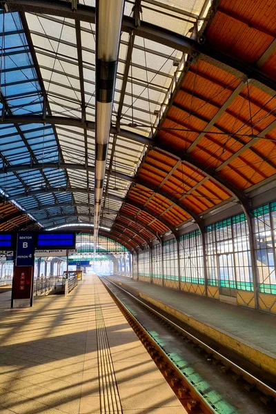 Wroclaw Polen Dezember 2020 Leerer Bahnsteig Des Bahnhofs Keine Reisen — Stockfoto