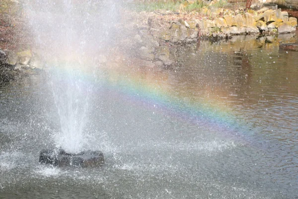 Small Fountain Park Beautiful Rainbow Sun — ストック写真