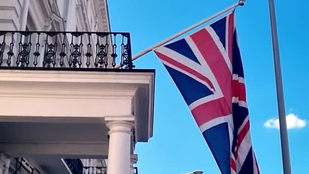 Лондон Великобритания Июня 2022 Года Здании Развевается Флаг Великобритании Флаг — стоковое видео