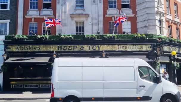 London United Kingdom June 2022 View Victorian Pub Bar Hoop — Stock video