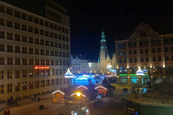 ポーランドのヴロツワフ2021年12月15日装飾市場広場クリスマスマーケット — ストック写真