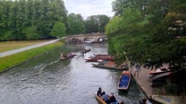 Cambridge, Birleşik Krallık, 27 Haziran 2022: Cambridge UK botlu köprü