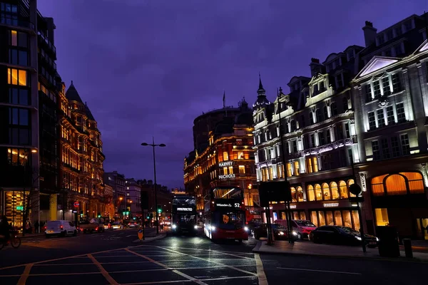 London Storbritannien Februari 2022 Ljus Natt London Stadstrafik Gatorna — Stockfoto