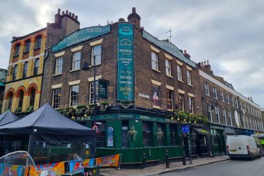 Birleşik Krallık, 6 Şubat 2022: Londra 'daki güzel ve eski bina, kafeler ve restoranlar