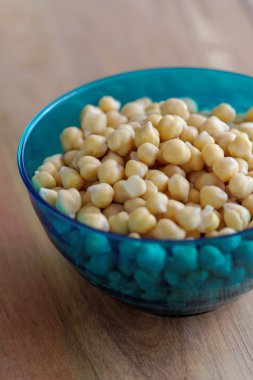 cam tabak içinde ıslak nohut