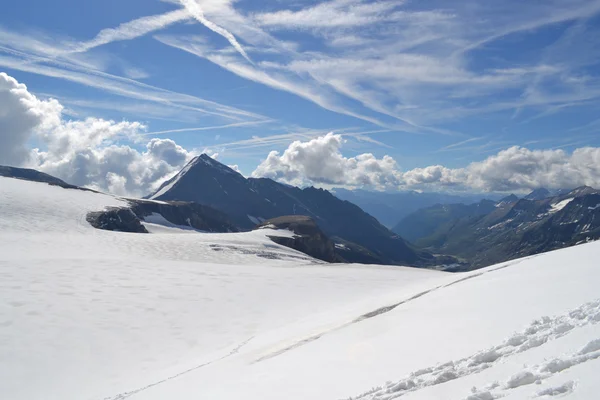 Montanhas, geleiras e pastagens Alpes austríacos — Fotografia de Stock