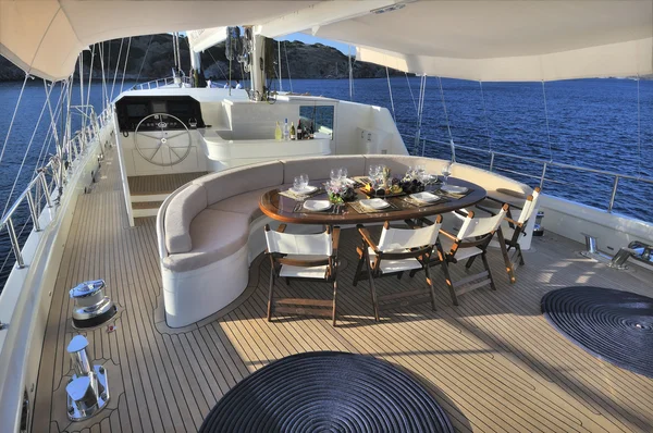 Deck von Luxus-Segelboot — Stockfoto