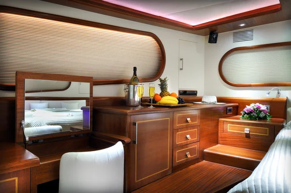 Bedroom of luxury yacht — Stock Photo, Image