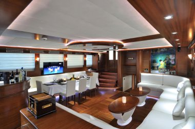 salon ve yemek odası lüks yat