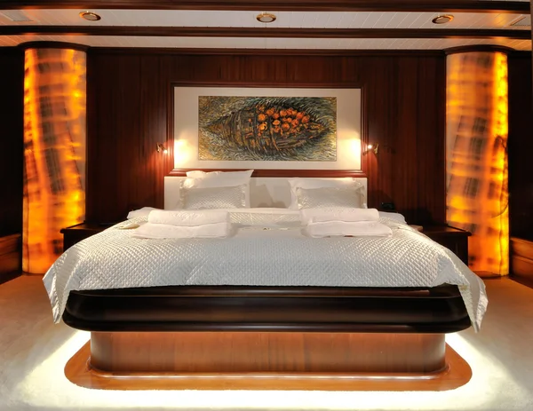 Bedroom of luxury sailboat — Stock Photo, Image