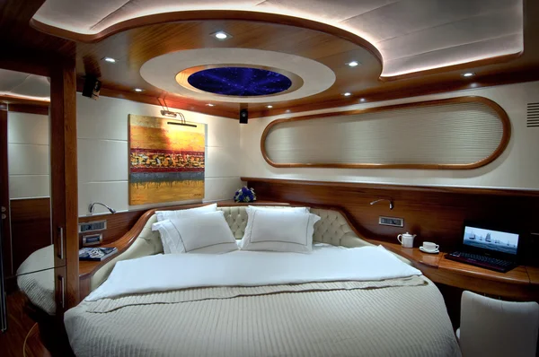 Schlafzimmer von Luxus-Segelboot — Stockfoto