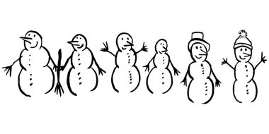 Çeşitli komik kardan adamlar. Havuç burunlu, farklı elbiseli kardan adamlar..