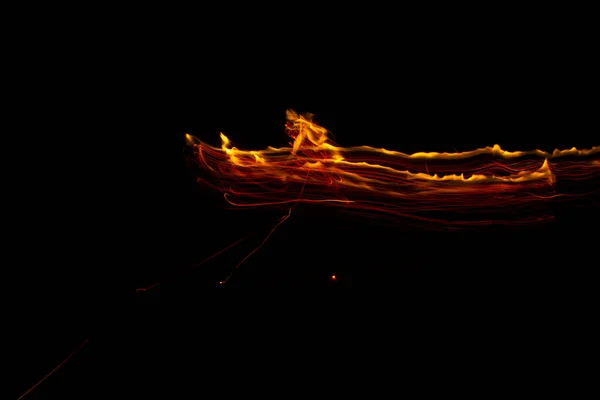 黒い背景に火のついたネットワーク・ドローイング — ストック写真