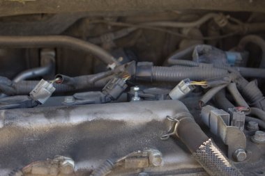 Ulaşım ve araç konsepti, motor vagonu kaputun altında.