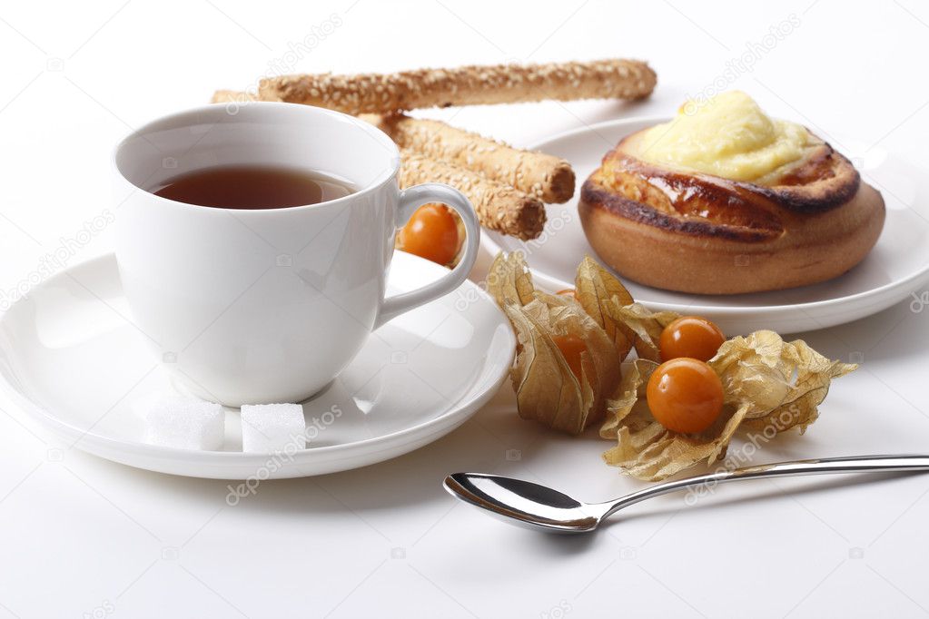 Teacup with cheesecake, cookies and physalis