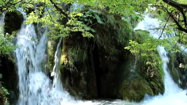 十六湖国家公园中的瀑布 — 图库视频影像