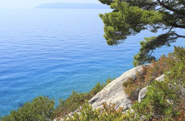 makarska sahilden Adriyatik Denizi göster