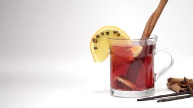 baharat ve turuncu mulled şarap
