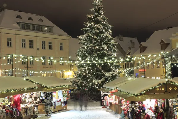 Mercatino di Natale a Raekoja plats, Tallinn, Estonia — Foto Stock