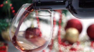 şarap cam ve Noel ağacı dökme