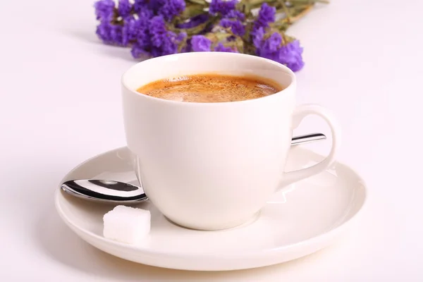 Kávé és virágok — Stock Fotó