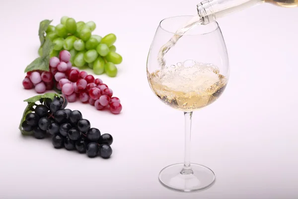 Pour the wine into a glass — Stock Photo, Image