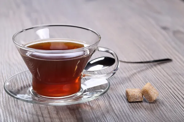 Tasse avec thé et sucre — Photo