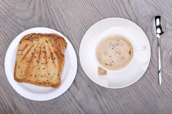 咖啡和热三明治 — 图库照片