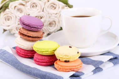 kahve ve acıbadem kurabiyesi