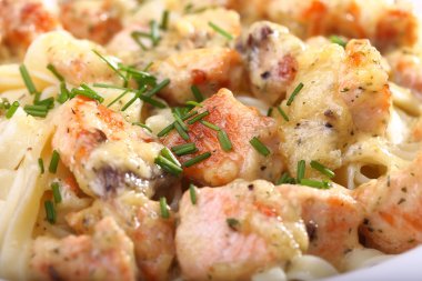 Somon sos ve makarna