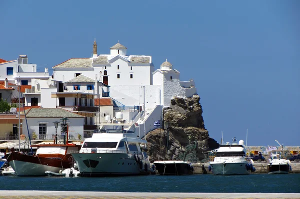 スコペロス島、ギリシャの教会 — ストック写真