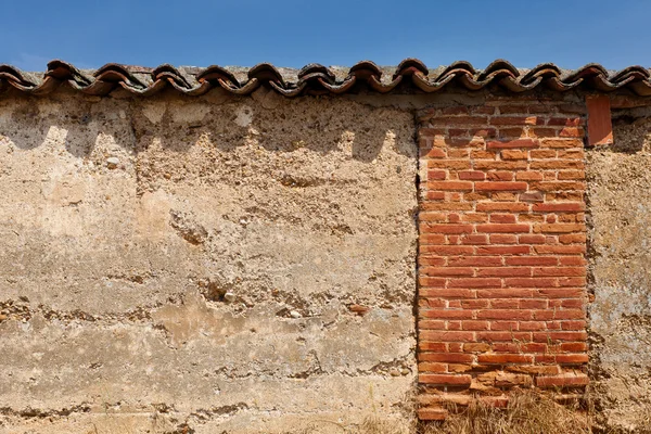 Old Wall with Tiles — Stock Photo, Image